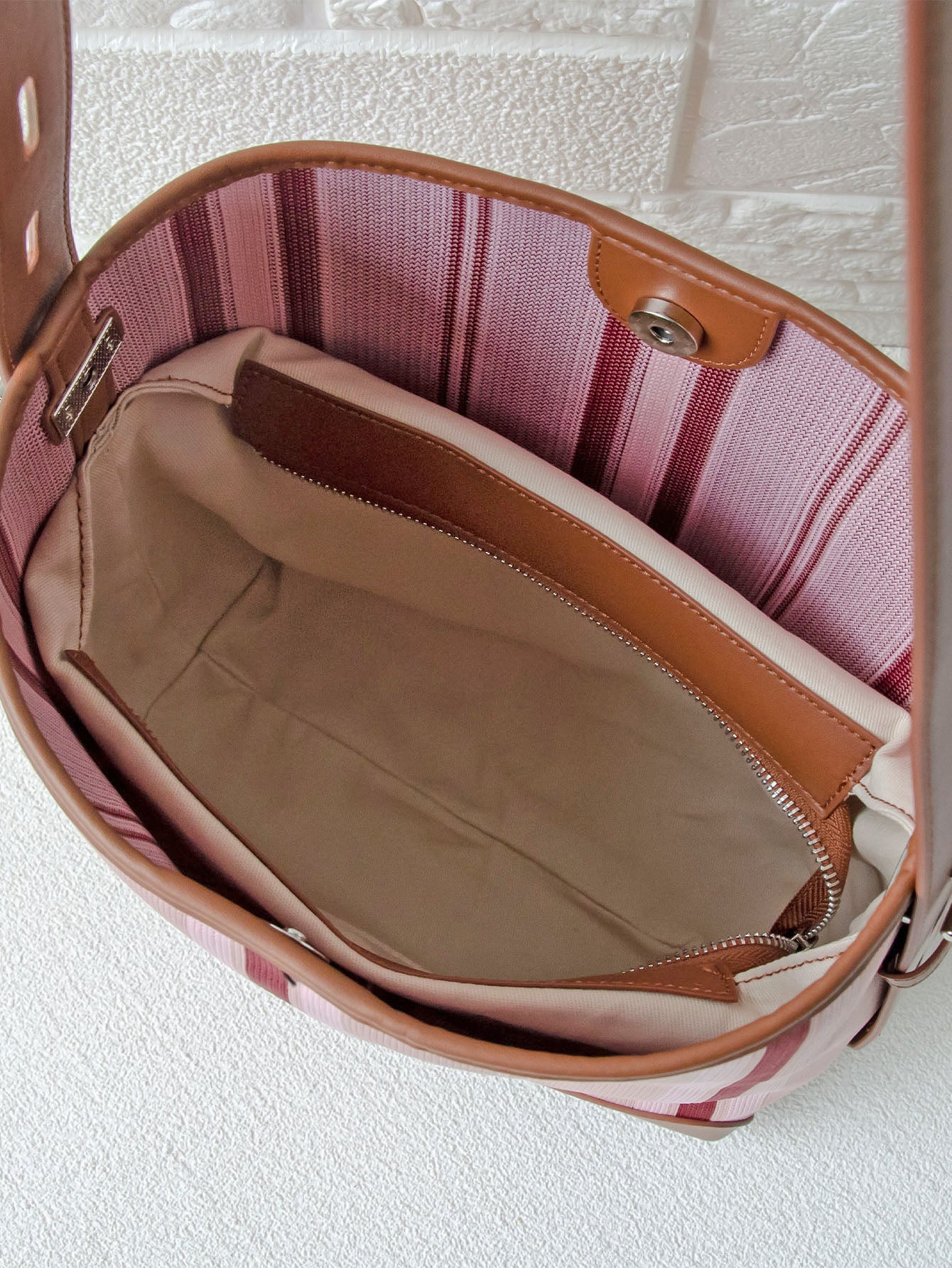 DONNAIN Striped Fabric Bucket Shoulder Bag Female , 2023 Summer Trendy Beach Bag Tote with Zipper for Women Vacation